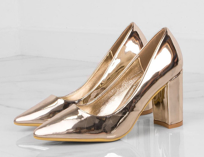 ZŁOTE LUSTRZANE CZÓŁENKA NA SŁUPKU MAYLIN