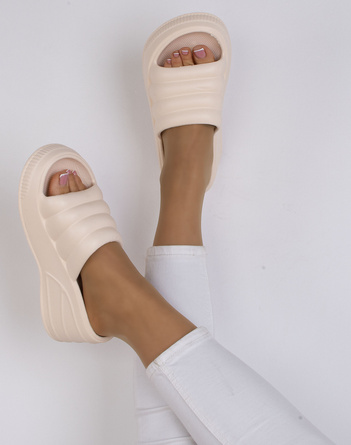 BEŻOWE DAMSKIE KLAPKI WYGODNE NA PLATFORMIE