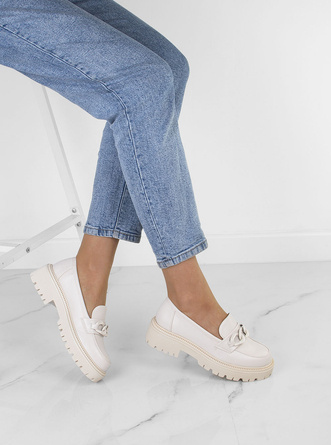 BEŻOWE MOKASYNY NA PLATFORMIE Z ŁAŃCUCHEM IRIS