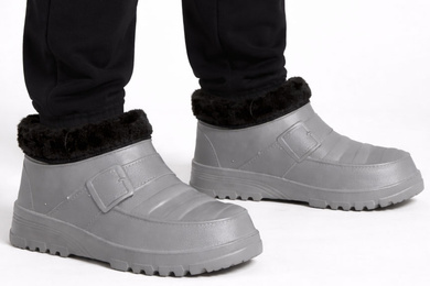 SZARE OCIEPLANE KLAPKI CHODAKI KROKSY