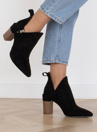 CZARNE AŻUROWE BOTKI NA SŁUPKU PENELOPE