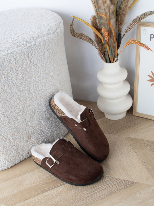 BRĄZOWE KAPCIE OCIEPLANE NA KORKU GOE 7