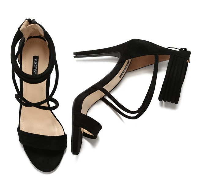 CZARNE ZAMSZOWE SANDAŁY NA SZPILCE MADI 4