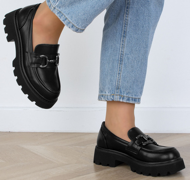 CZARNE PÓŁBUTY MOKASYNY MATOWE Z ŁAŃCUCHEM ALOR