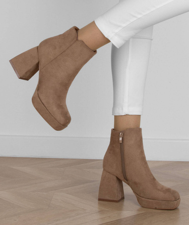 BEŻOWE DAMSKIE BOTKI ZAMSZOWE NA SŁUPKU PLATFORMA GAJA