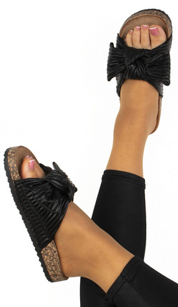 CZARNE KLAPKI Z KOKARDĄ NA KORKU SKÓRZANE LINDI