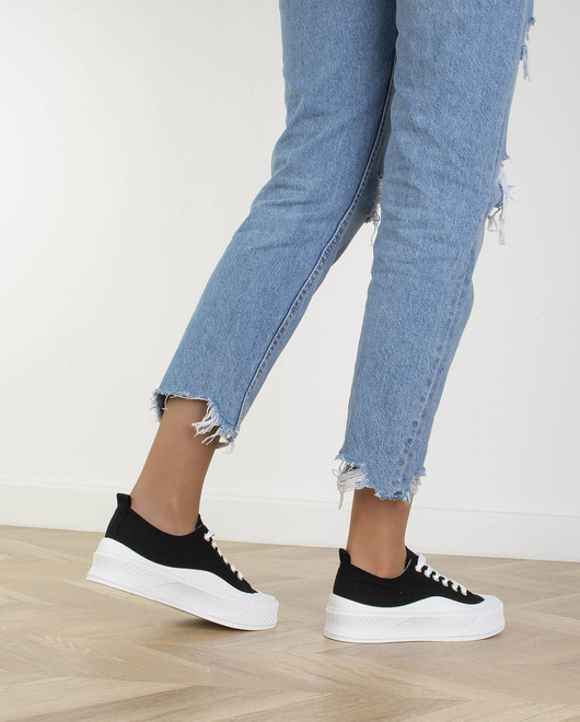 CZARNE TRAMPKI NA GRUBEJ PODESZWIE BIBI 7