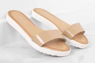 BEŻOWE LAKIEROWANE KLAPKI PASKI TEVA