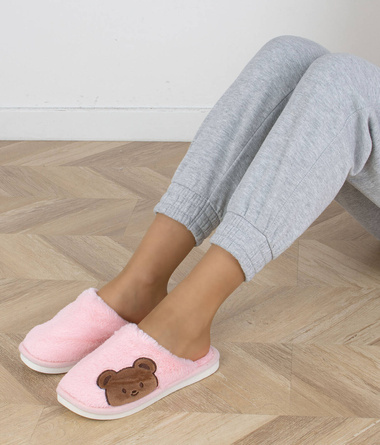 RÓŻOWE DOMOWE DAMSKIE KAPCIE Z MISIEM