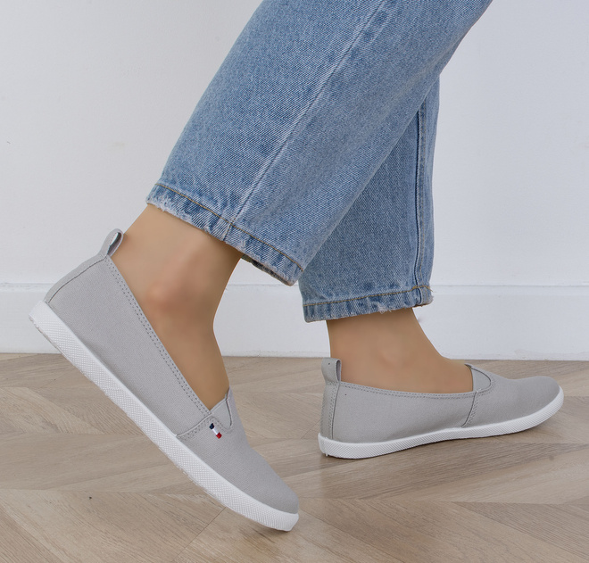 SZARE CZESZKI WSUWANE TENISÓWKI FLAGA TABI 6