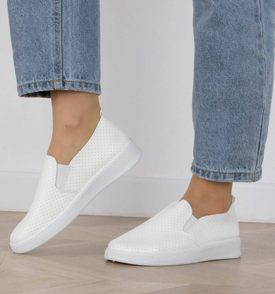 BIAŁE TENISÓWKI PLATFORMA AŻUROWE SLIP ON WSUWANE ERIN