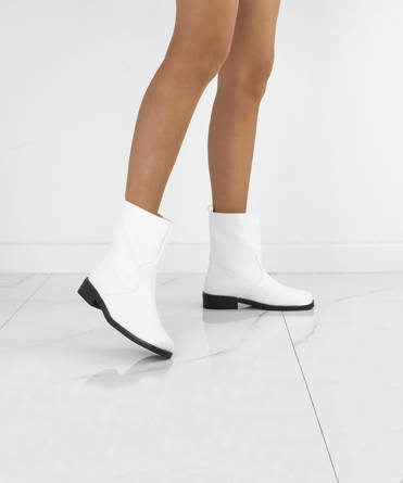 BIAŁE BOTKI OCIEPLANE KOZAKI KRÓTKIE