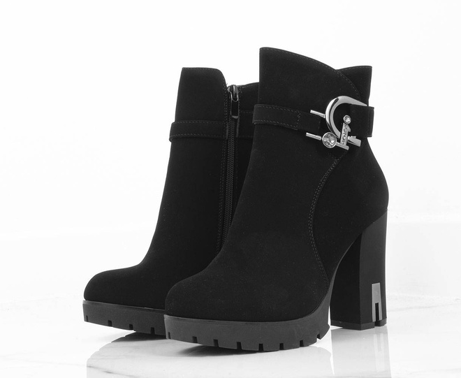 CZARNE OCIEPLANE BOTKI NA SŁUPKU JUPITER