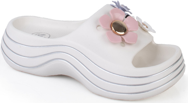 BIAŁE LEKKIE KLAPKI SANDAŁY Z OZDOBAMI MARIKA 1