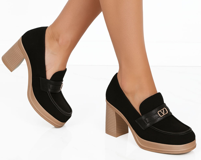 CZARNE DAMSKIE PÓŁBUTY NA OBCASIE ZAMSZOWE MOKASYNY RIALA 4