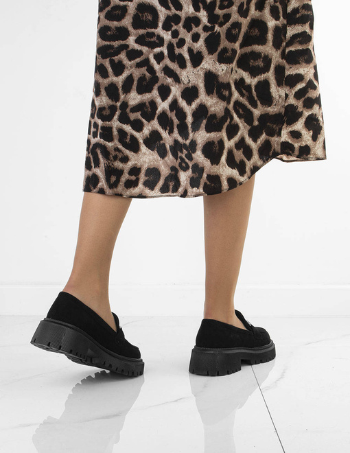 CZARNE MOKASYNY ZAMSZOWE PÓŁBUTY Z ŁAŃCUSZKIEM BANA 9