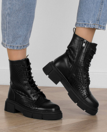 CZARNE BOTKI TRAPERY AŻUROWE SZNUROWANE ZAMEK MARGOT