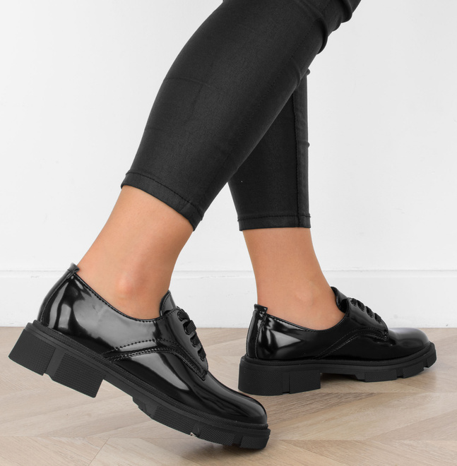 CZARNE MOKASYNY SZNUROWANE LAKIEROWANE PÓŁBUTY ROBIN 7