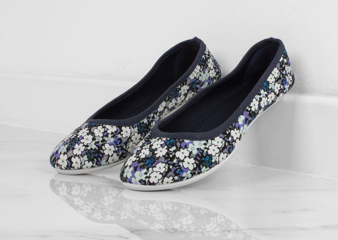 GRANATOWE BALERINKI W KWIATY LUCIES 7