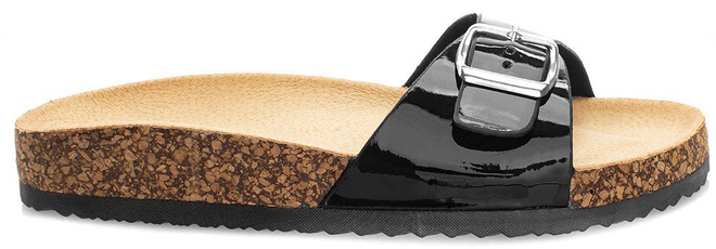 CZARNE LAKIEROWANE KLAPKI NA KORKU Z KLAMRĄ KLARISA 1