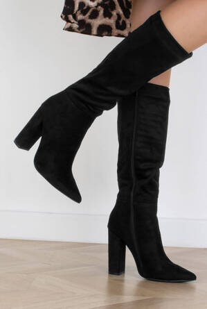 CZARNE ZAMSZOWE KOZAKI W SZPIC NA SŁUPKU LYNDA