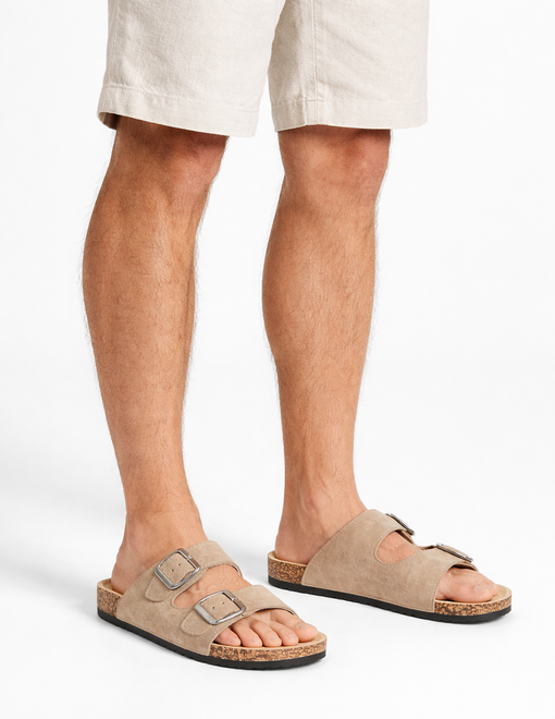 BEŻOWE KLAPKI MĘSKIE Z KLAMRĄ