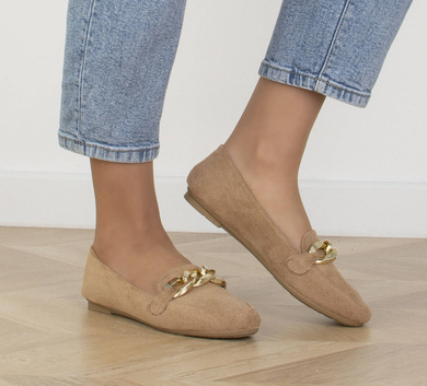 BEŻOWE MOKASYNY Z ŁAŃCUSZKIEM ZAMSZOWE SABIN