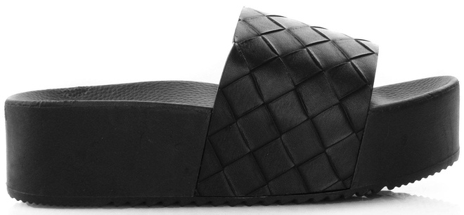 KLAPKI  NA PLATFORMIE NELA 1