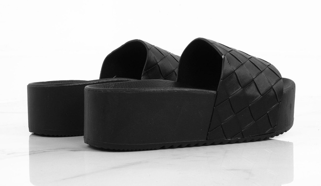 KLAPKI  NA PLATFORMIE NELA 8