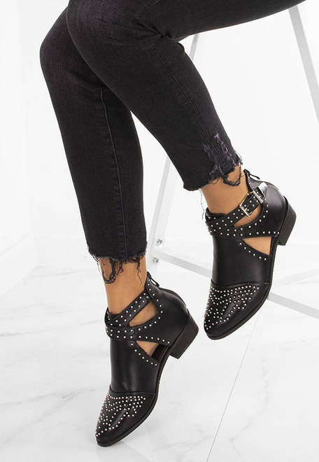 CZARNE SKÓRZANE BOTKI Z WYCIĘCIAMI DIREN