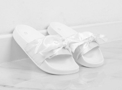 BIAŁE GUMOWE KLAPKI SAFIRA