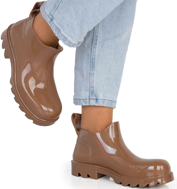 BEŻOWE DAMSKIE KRÓTKIE KALOSZE LAKIEROWANE WINSLOW 4