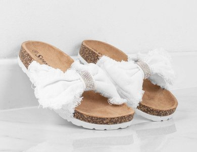 BIAŁE KLAPKI Z KOKARDĄ NA KORKU AIDI