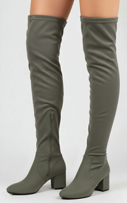 ZIELONE ZAMSZOWE KOZAKI ZA KOLANO NA SŁUPKU ZAMEK VLENI 2