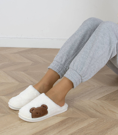 BIAŁE DOMOWE DAMSKIE KAPCIE Z MISIEM