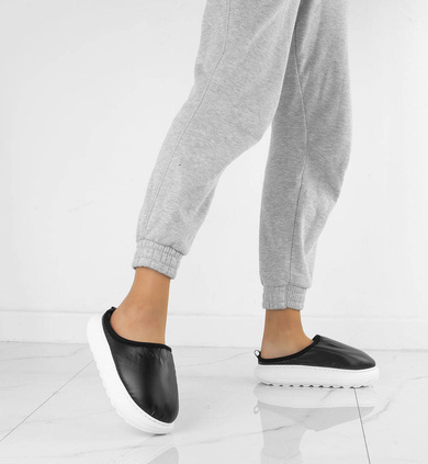 CZARNE OCIEPLANE KAPCIE KLAPKI PLATFORMA