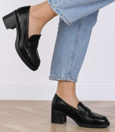 CZARNE DAMSKIE PÓŁBUTY MOKASYNY NA SŁUPKU ASTANA