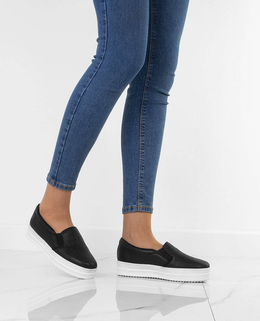 CZARNE TRAMPKI TENISÓWKI SLIP ON RIN 5