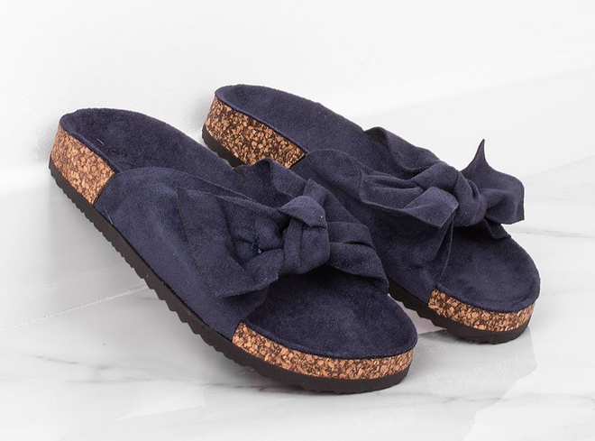 GRANATOWE ZAMSZOWE KLAPKI Z KOKARDĄ CELIA 2