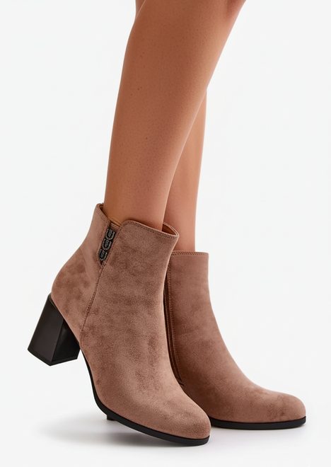 BEŻOWE DAMSKIE BOTKI ZAMSZOWE NA SŁUPKU ZAMEK BRIOGEN