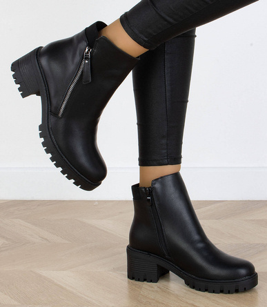 CZARNE DAMSKIE BOTKI NA SŁUPKU SKÓRZANE