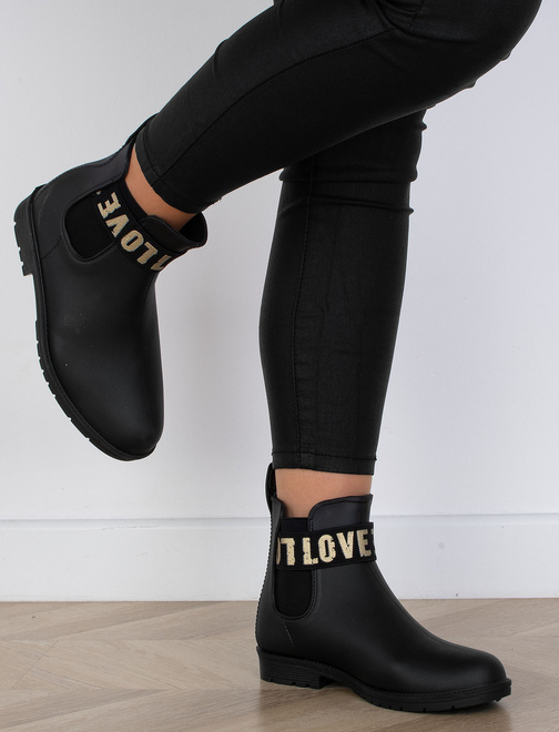 KRÓTKIE LAKIEROWANE KALOSZE Z GUMĄ