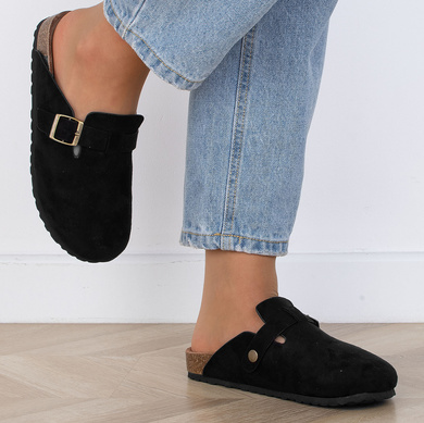 CZARNE KLAPKI Z KLAMRAMI ZAMSZOWE NA KORKU MOROKI