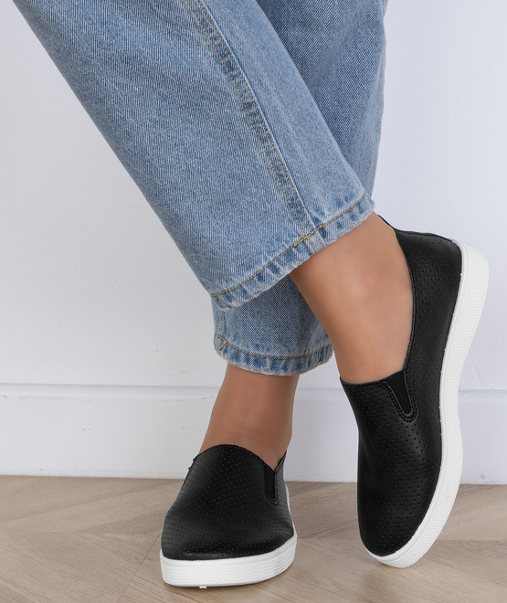 CZARNE TRAMPKI TENISÓWKI AŻUROWE SLIP ON GIMME 7