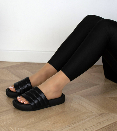 CZARNE WSUWANE KLAPKI SKÓRZANE GRUBA PODESZWA HILDA