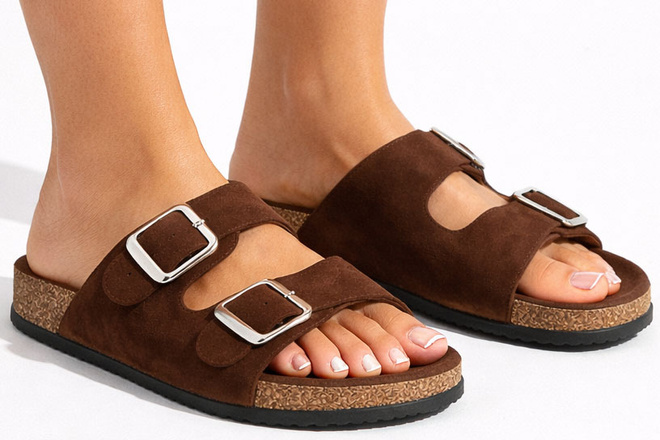 BRĄZOWE KLAPKI Z KLAMRAMI ZAMSZOWE NA KORKU 2