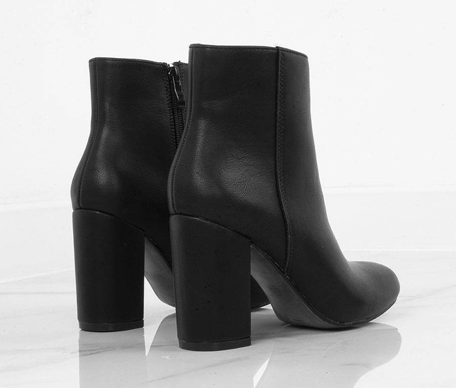 CZARNE SKÓRZANE BOTKI NA SŁUPKU MIRIAM 5