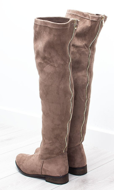 BEŻOWE ZAMSZOWE KOZAKI ZA KOLANO ZE ZŁOTYM ZAMKIEM INARE 2