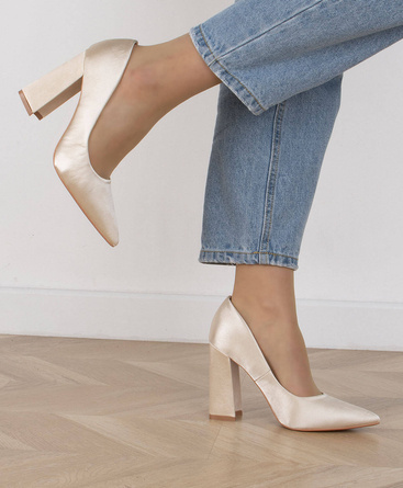 BEŻOWE CZÓŁENKA NA GRUBYM SŁUPKU W SZPIC KLASYCZNE BIRKA