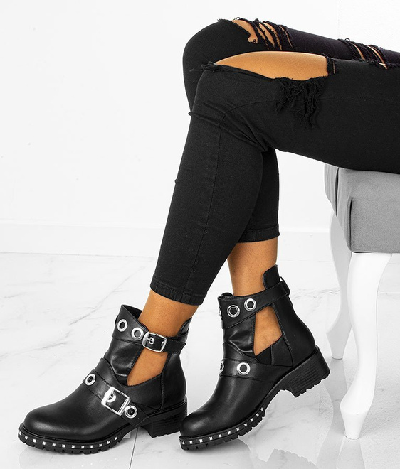 CZARNE BOTKI Z WYCIĘCIAMI FENDIS 2